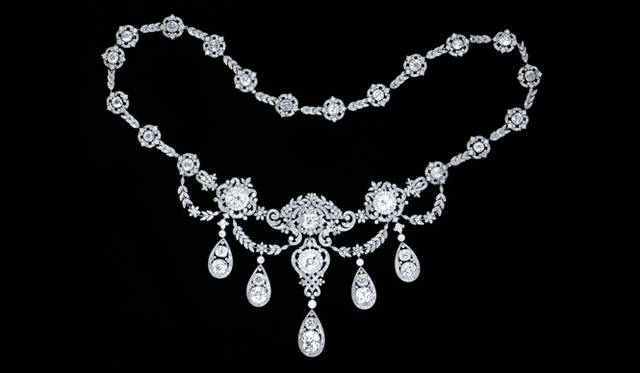 <strong>TIFFANY & Co.│ティファニー</strong>　エキシビションで一般公開されるジュエリーのひとつ。ネックレス。©Tiffany&Co.