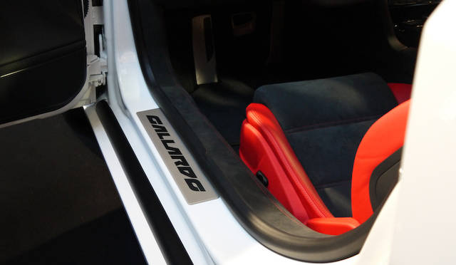 <strong>Lamborghini Gallardo LP560-4 Bianco Rosso｜ランボルギーニ ガヤルド LP560-4 ビアンコ・ロッソ</strong>