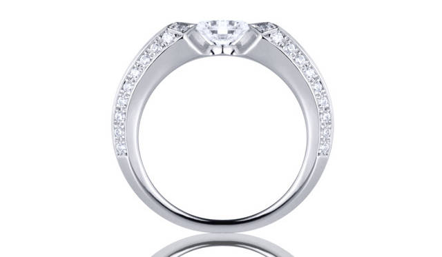 <strong>CORE JEWELS│コアジュエルス</strong>　ブライダルラインより。エンゲージリング