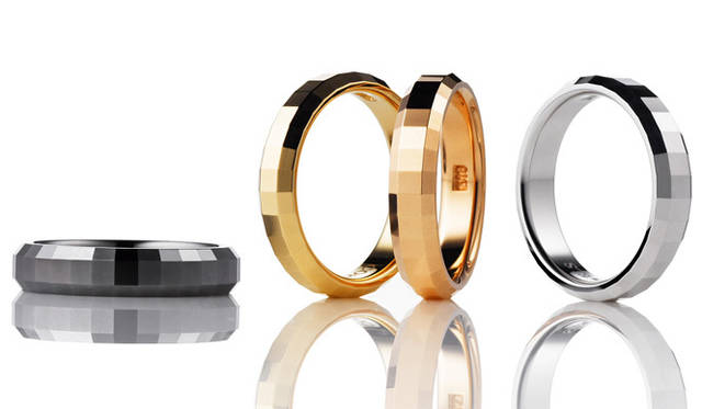 <strong>CORE JEWELS│コアジュエルス</strong>　ブライダルラインより。エンゲージリング