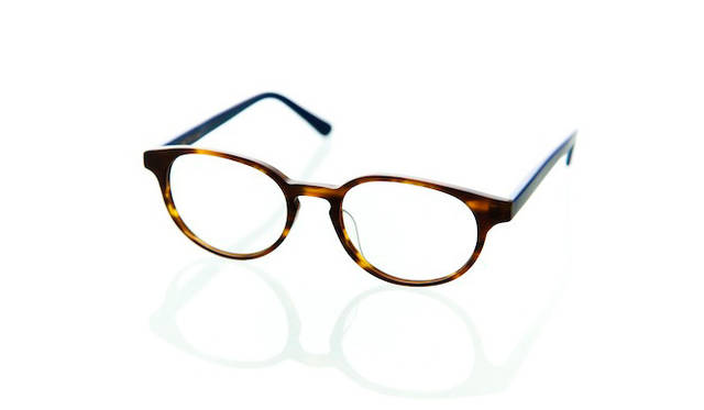 <strong>Continuer｜コンティニュエ</strong>　東京事変×EnaLloidコラボレーションモデル　椎名林檎モデル「Les Adultes Terribles」2万1000円