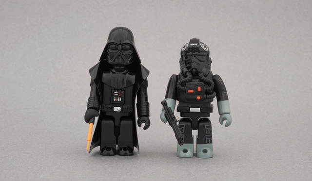 　「MEDICOM TOY EXHIBITION ’12」開催記念商品　KUBRICK Darth Vader™/Imperial TIE Fighter Pilot™ 各1575円