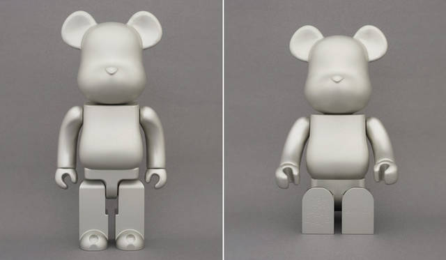 　「MEDICOM TOY EXHIBITION ’12」開催記念商品　400％ BE@RBRICK　ALUMINIUM 52万5000円（製造元／株式会社AMIREX）