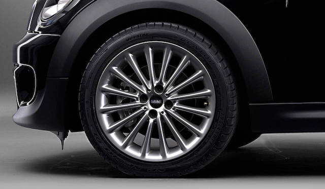 <strong>MINI INSPIRED BY GOODWOOD｜ミニ インスパイアード バイ グッドウッド</strong>
