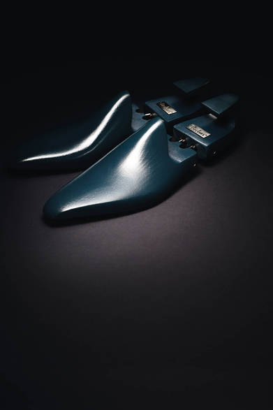 <strong>Berluti｜ベルルッティ</strong>　シューツリーはすべてブルーで統一