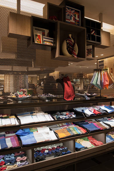 <strong>阪急MEN’S TOKYO｜6月 “ハイセンスに楽しむクールビズ”</strong>　阪急MEN’S TOKYO 地下1階 洋品小物売り場