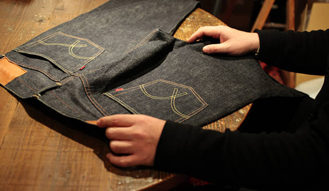 <strong>List｜リスト</strong>　FPMこと田中知之がファッションをリミックス？　シンメトリーデニムパンツ　3万345円