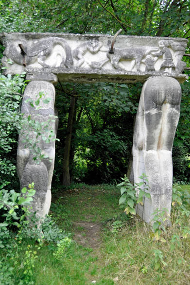 <strong>carnet de jardin｜松永 学</strong> 門が見つかった