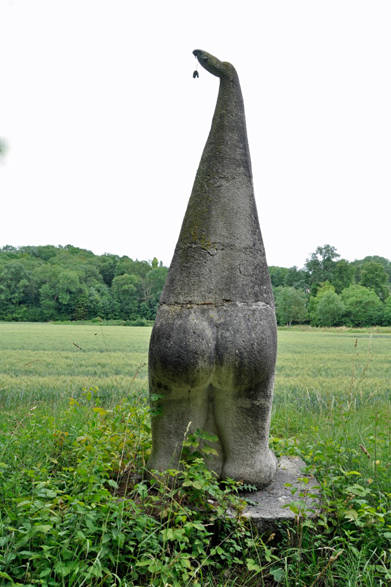 <strong>carnet de jardin｜松永 学</strong> 一つ一つ見てみよう。枯れ葉を咥えてる