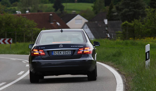 <strong>Mercedes-Benz E300 BlueTEC Hybrid｜メルセデス・ベンツ E300 ブルーテック ハイブリッド</strong>