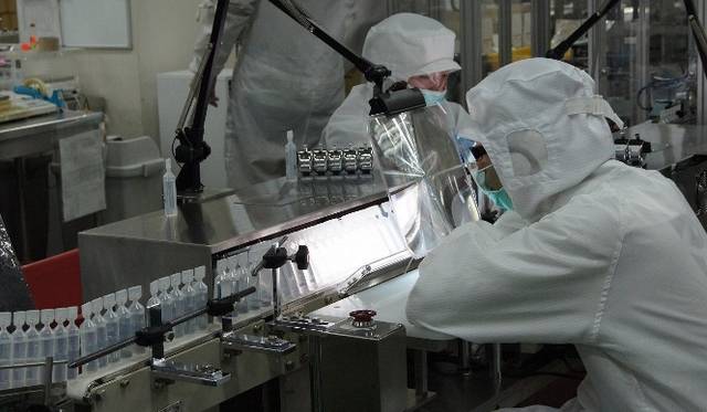 <strong>Lumiotec</strong>　（設置例）　日新製薬の工場