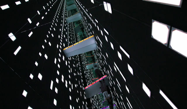 <strong>Lumiotec</strong>　ミラノサローネでの展示のようす