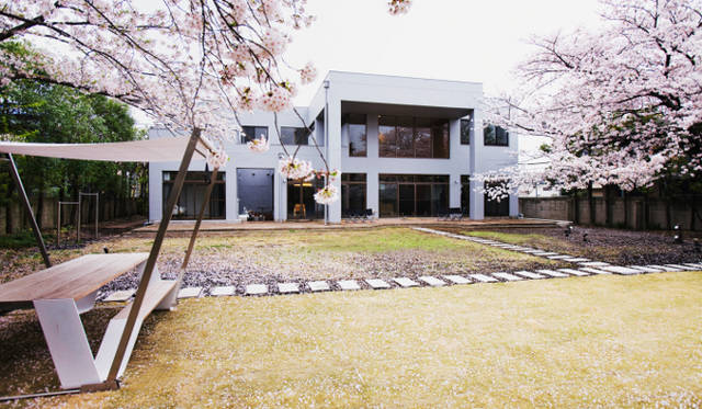 <strong>文苑邸</strong>　社宅をコンバージョンしたシェア住居　©Takuya Suzuki