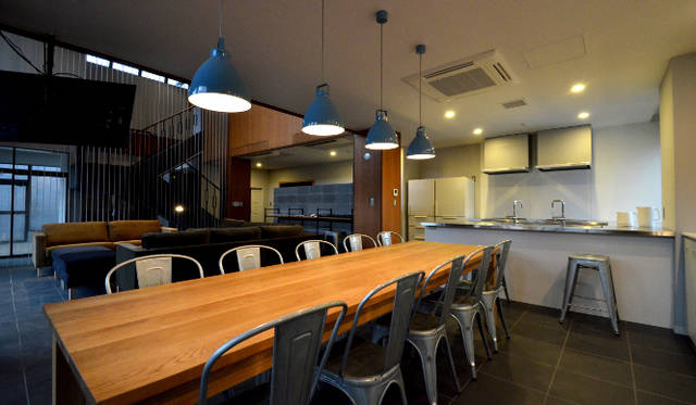 <strong>文苑邸</strong>　インテリアは素材感を感じられるアイテムを使用　©Yuta Ishii