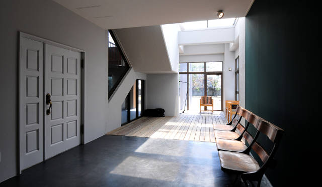 <strong>文苑邸</strong>　エントランスホール　©ひつじ不動産