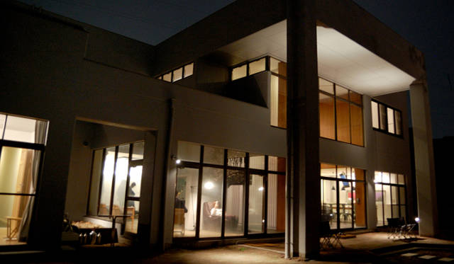 <strong>文苑邸</strong>　機能的に過ごせる空間がきめ細やかにデザインされている　©中島龍興照明デザイン研究所