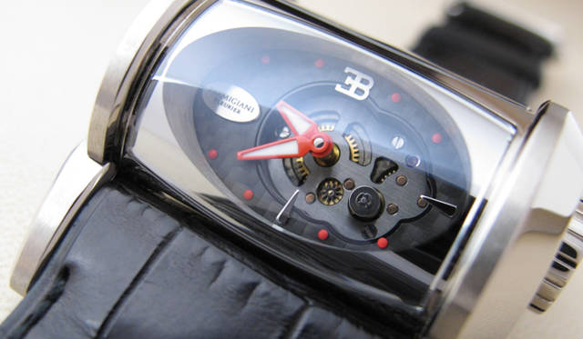 <strong>PARMIGIANI FLEURIER｜パルミジャーニ・フルリエ</strong>　文字盤にはカーボンファイバーを使用している