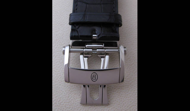 <strong>PARMIGIANI FLEURIER｜パルミジャーニ・フルリエ</strong>　シンプルなフォールディングクラスプ