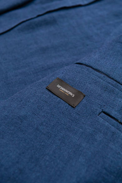 <strong> DESIGNWORKS｜デザインワークス</strong>　リネンブレザー11万5500円（デザインワークス／ドゥ・コート デザインワークス銀座店）