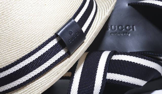 <strong>GUCCI｜グッチ</strong>　ハット　3万450円、レザーサンダル　4万4100円