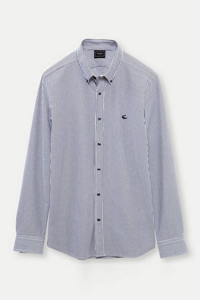 <strong>LACOSTE｜ラコステ</strong>　「ストライプボタンダウン」1万5750円（ラコステ／ファブリカ）