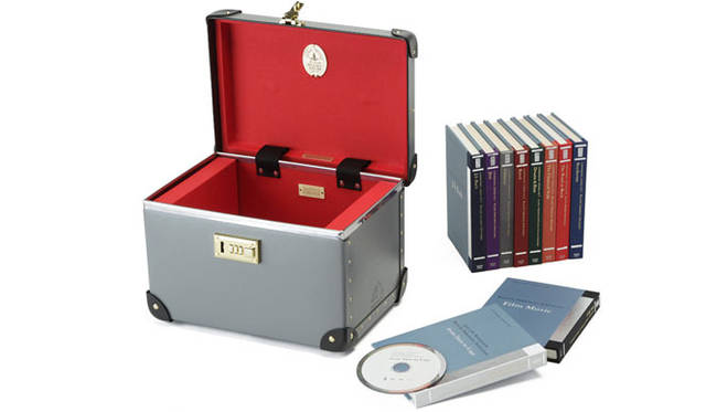 <strong>GLOBE-TROTTER｜グローブ・トロッター</strong>　グローブ・トロッター×坂本龍一 「スコラ・スペシャルモデル」