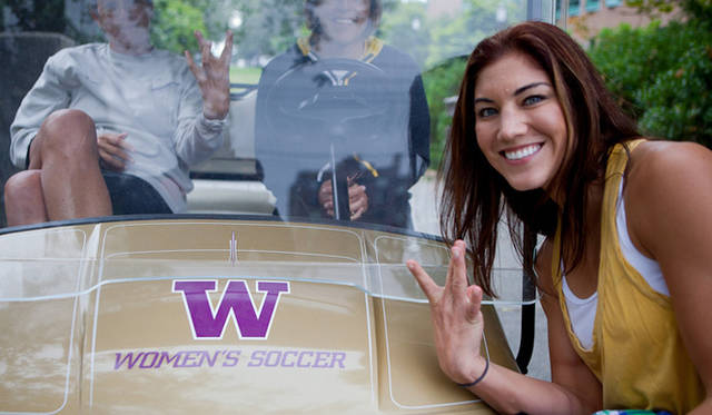 <strong>NIKE｜ナイキ</strong>　「THE LOOK OF SPORT：ホープ･ソロ」　ホープとチームメイト