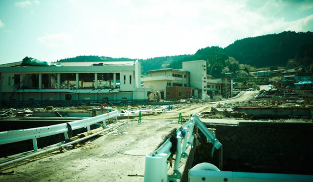 <strong>浜のミサンガ「環」</strong>　津波被害が大きかったのは、岩手県の陸前高田や釜石、大船渡、山田、大槌、宮城県の南三陸、石巻など