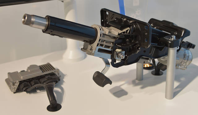 <strong>Audi S6 / S6 Avant / S7 Sportback｜アウディ S6 / S6 アバント / S7 スポーツバック</strong>　良好なハンドリングと走行安定性、さらに0.3ℓ/100kmの燃料消費量削減を実現するという電動パワーステアリングユニット