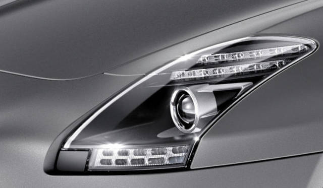 <strong>Mercedes-Benz SLS AMG GT ｜ メルセデスベンツ SLS AMG GT</strong>　内部に黒がくわわったヘッドライト