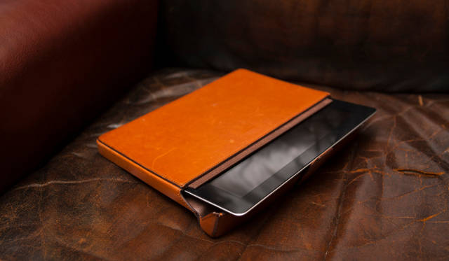 <strong>Secrets behind the Success｜カルロ・ガリリオ</strong>　iPadケースはダンヒルのものを愛用している