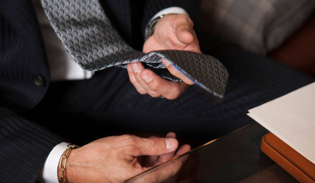 <strong>Secrets behind the Success｜カルロ・ガリリオ</strong>　なにか大切な行事があるときには、このネクタイをつけて出かけるのだそう