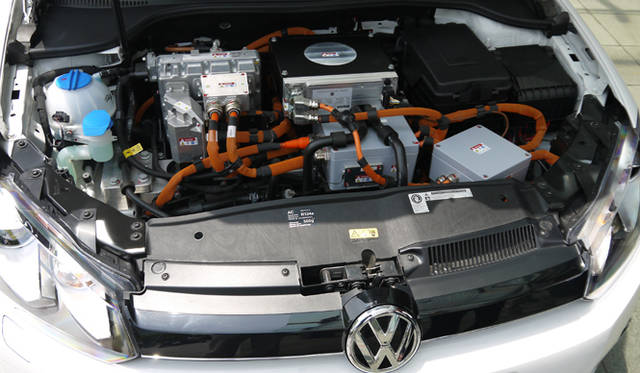 <strong>Volkswagen Golf blue-e-motion｜フォルクスワーゲン ゴルフ ブルーe-モーション</strong>　モーターの最高出力は85kw（115bhp）、最大トルクは270Nm