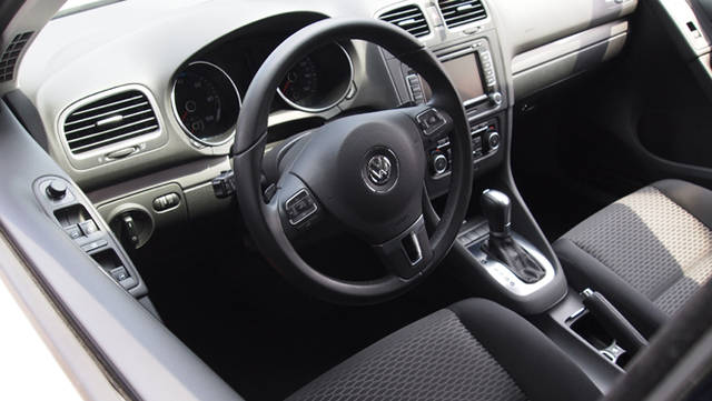 <strong>Volkswagen Golf blue-e-motion｜フォルクスワーゲン ゴルフ ブルーe-モーション</strong>