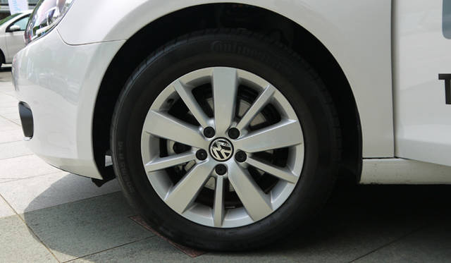 <strong>Volkswagen Golf blue-e-motion｜フォルクスワーゲン ゴルフ ブルーe-モーション</strong>