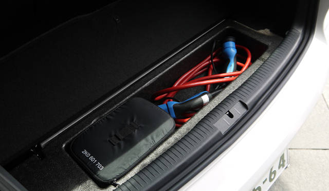 <strong>Volkswagen Golf blue-e-motion｜フォルクスワーゲン ゴルフ ブルーe-モーション</strong>