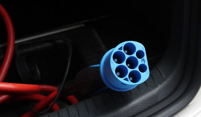 <strong>Volkswagen Golf blue-e-motion｜フォルクスワーゲン ゴルフ ブルーe-モーション</strong>