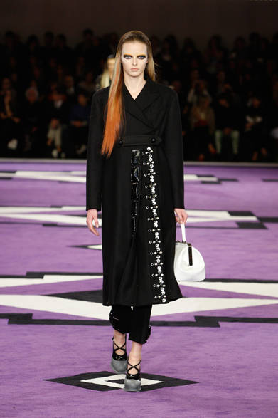 <strong>PRADA｜プラダ</strong>　2012-13年秋冬コレクション　©PRADA