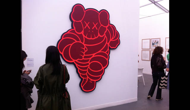 <strong>マシュー・ワォルドマン</strong>　KAWSの新作。アートというよりはブランドになってしまったけれど、でも好きです