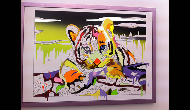 <strong>マシュー・ワォルドマン</strong>　Anselm Reyleの大きな塗り絵。とても派手なアート作品