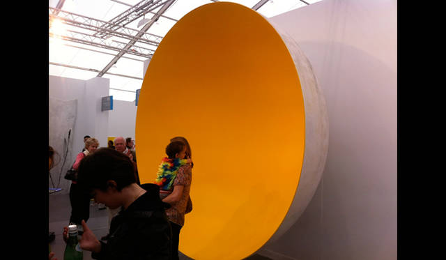 <strong>マシュー・ワォルドマン</strong>　最近のAnishKapoorは、色を使いはじめている印象がします