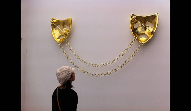 <strong>マシュー・ワォルドマン</strong>　Amanda Ross Hoの彫刻作品「Double Feature」