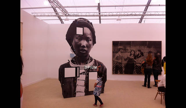 <strong>マシュー・ワォルドマン</strong>　子供もアートを楽しんでます