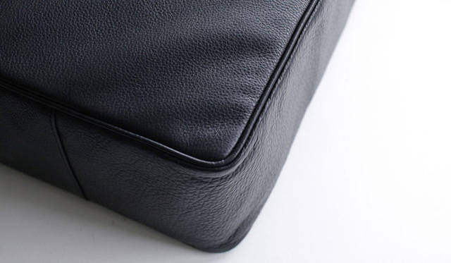 <strong>BUILDING｜ビルディング</strong>　カバーはシボ感のある本牛革を贅たくに使用