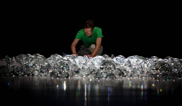 <strong>ESPACE LOUIS VUITTON TOKYO｜エスパス ルイ・ヴィトン東京　“AWAKENING”</strong>　<br />SKULL (2012) Pekka Jylhä　<br />©Louis Vuitton / Jérémie Souteyrat　Courtesy of Espace Louis Vuitton Tokyo