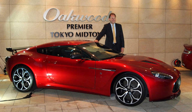 <strong>ASTON MARTIN V12 ZAGATO｜アストンマーティンV12ザガート</strong>　<br />アストンマーティン　ラゴンダリミテッド　チーフコマーシャルオフィサー　マイケル・バン・ダー・サンデ氏とともに