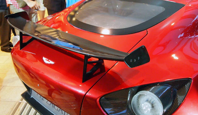 <strong>ASTON MARTIN V12 ZAGATO｜アストンマーティンV12ザガート</strong>　カーボン製リアウィング
