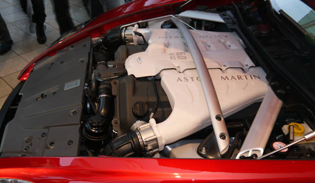 <strong>ASTON MARTIN V12 ZAGATO｜アストンマーティンV12ザガート</strong>　<br />最高出力380kW（517ps）/6,500rpm 最大トルク570Nm/5,750rpmを発生する6リッターV12エンジン　<br />0-100km/h加速は4.2秒 最高速度は305km/h