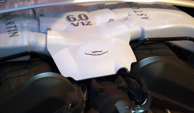 <strong>ASTON MARTIN V12 ZAGATO｜アストンマーティンV12ザガート</strong>　<br />最高出力380kW（517ps）/6,500rpm 最大トルク570Nm/5,750rpmを発生する6リッターV12エンジン　<br />0-100km/h加速は4.2秒 最高速度は305km/h