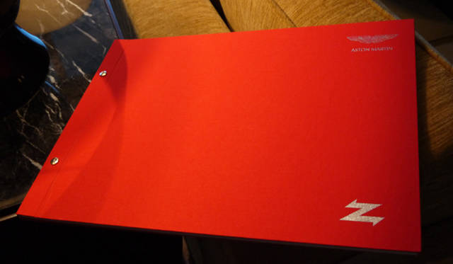 <strong>ASTON MARTIN V12 ZAGATO｜アストンマーティンV12ザガート</strong>　会場におかれていたカタログ